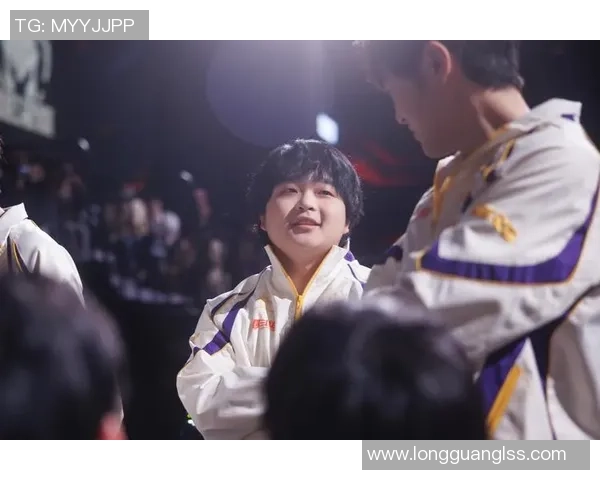 南京Hero久竞再掀荣耀风暴年轻战队勇夺赛场巅峰燃爆全场