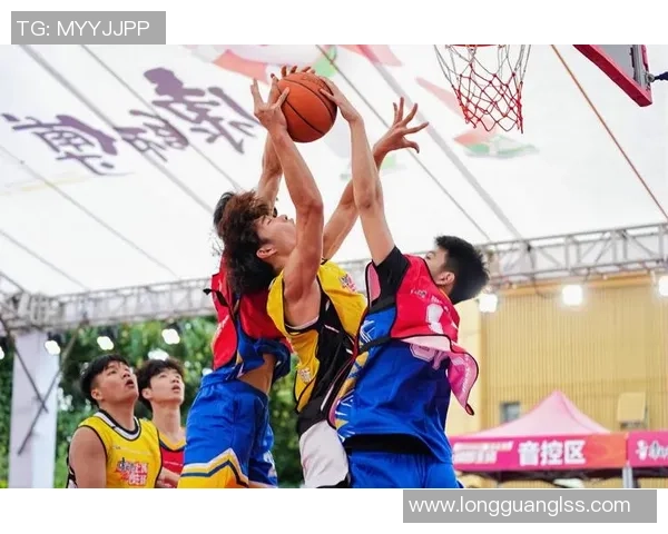 探秘当代篮球运动员成长之路与竞技巅峰背后故事的发展轨迹深度解析 探秘当代篮球运动员成长之路与竞技巅峰背后故事的发展轨迹深度解析