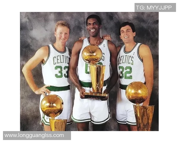 篮球巨星成长历程与辉煌成就深度揭秘荣耀背后的坚持与汗水故事 篮球巨星成长历程与辉煌成就深度揭秘荣耀背后的坚持与汗水故事