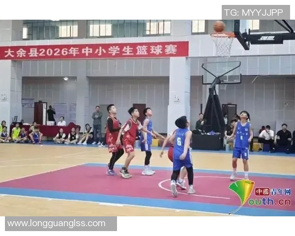 篮球热潮席卷校园青年奋力拼搏展现团队精神与青春风采 篮球热潮席卷校园青年奋力拼搏展现团队精神与青春风采