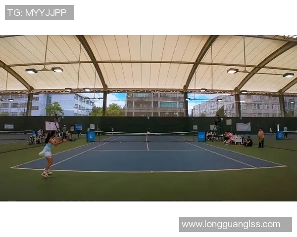 网球运动的魅力与挑战全面解析从竞技精神到健康生活的深度探讨 网球运动的魅力与挑战全面解析从竞技精神到健康生活的深度探讨